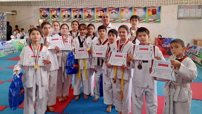 Наши таэквондисты завоевали 14 медалей на соревнованиях ко Дню Флага Таджикистана