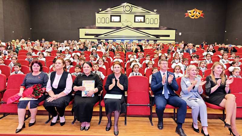 В школе имени М.В. Ломоносова прошло торжественное «Посвящение в первоклассники»