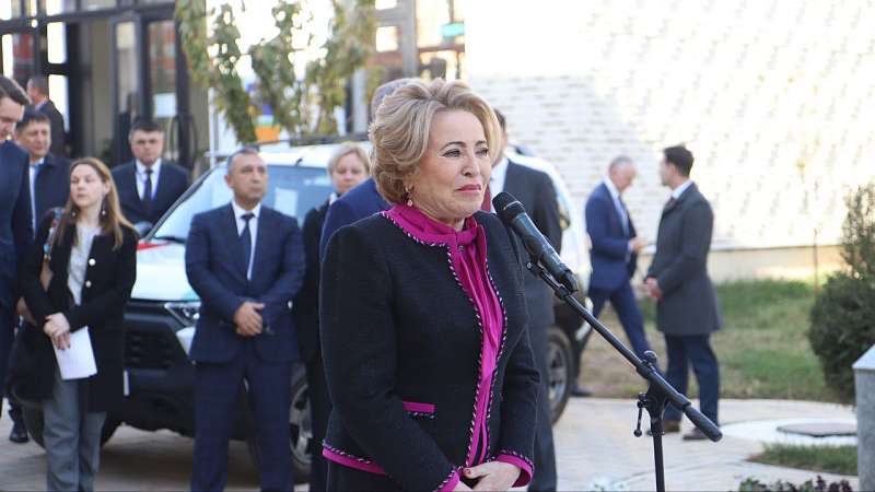 Валентина Матвиенко и Рустами Эмомали вручили ключи от автомобилей 