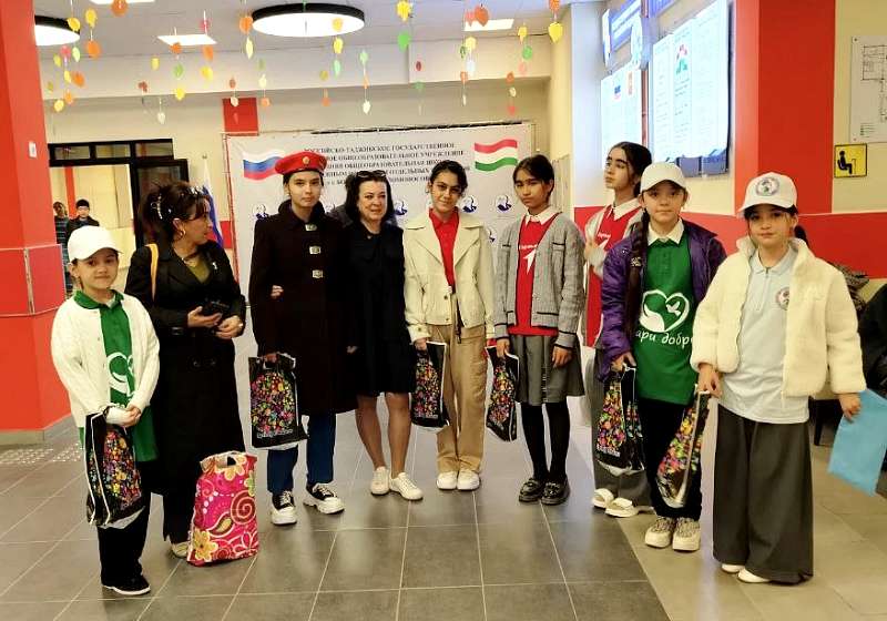 Активисты школы Ломоносова поддержали воспитанников школы-интерната №5 г. Бохтар