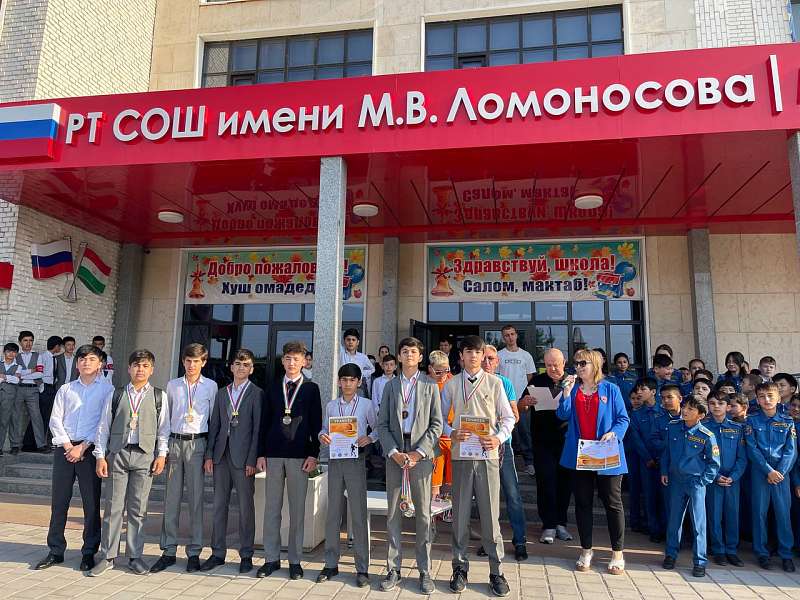 Очередная торжественная линейка